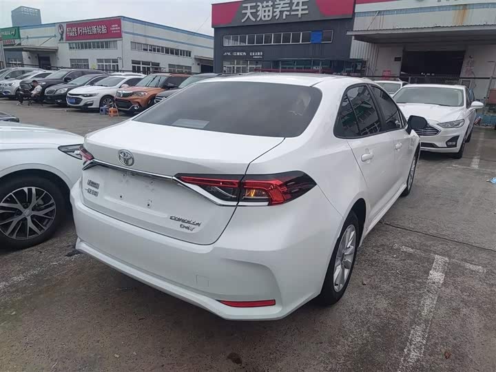 Фото 7 - Toyota Corolla