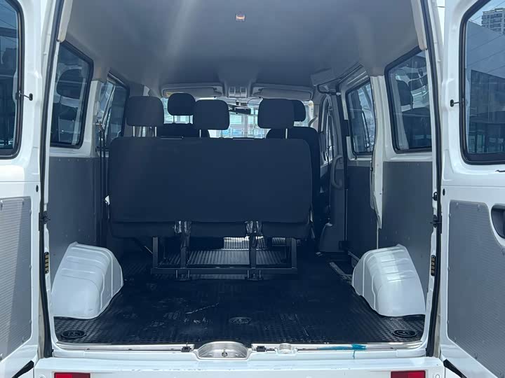 Фото 10 - Maxus V80