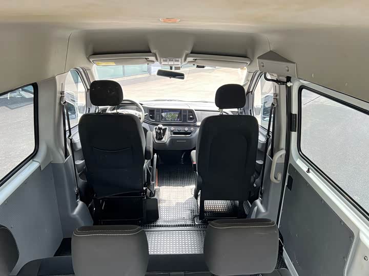 Фото 12 - Maxus V80