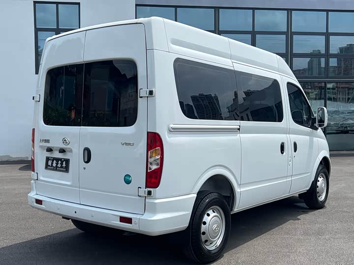 Фото 15 - Maxus V80