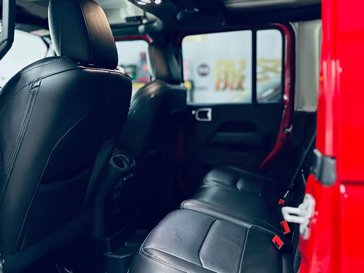 Фото 4 - Jeep Wrangler