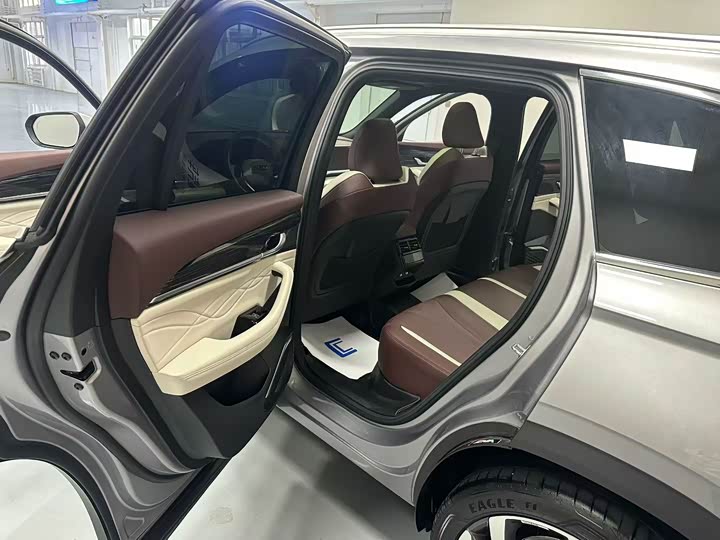 Фото 12 - Geely Monjaro