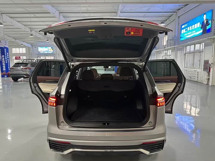 Фото 16 - Geely Monjaro