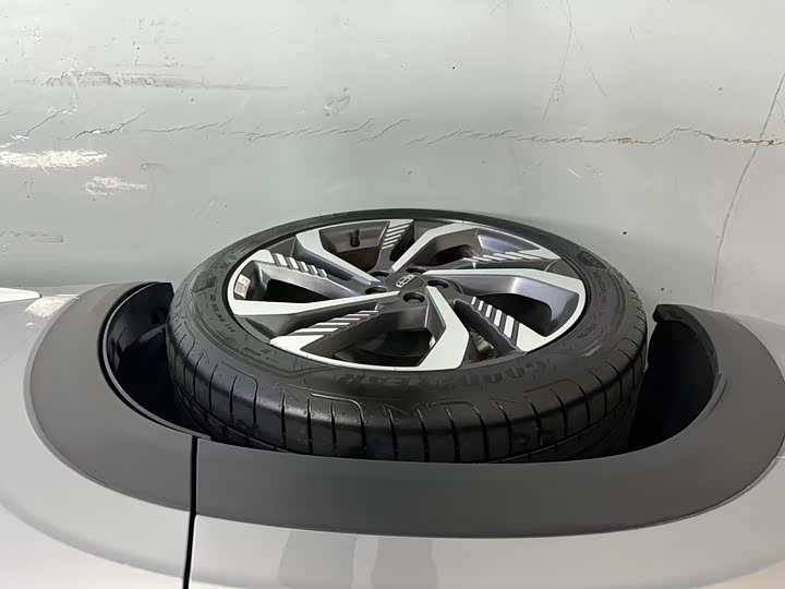 Фото 17 - Geely Monjaro