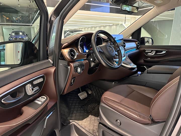 Фото 10 - Mercedes-Benz V-Class