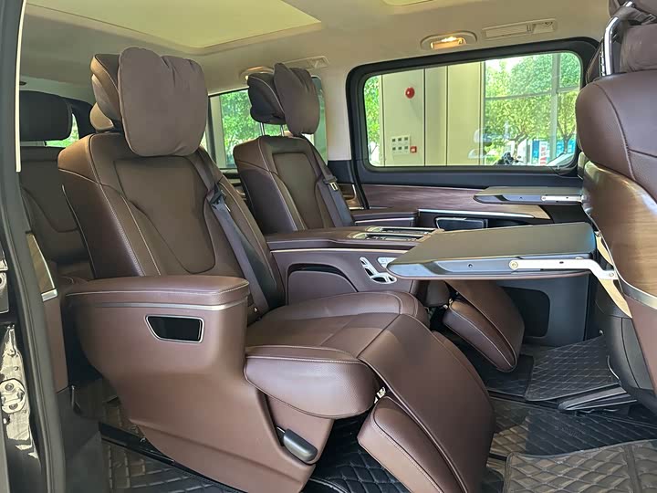 Фото 14 - Mercedes-Benz V-Class