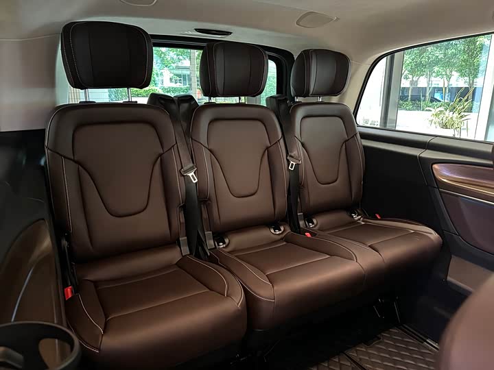 Фото 15 - Mercedes-Benz V-Class