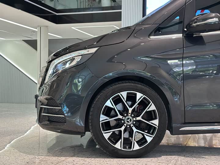 Фото 16 - Mercedes-Benz V-Class