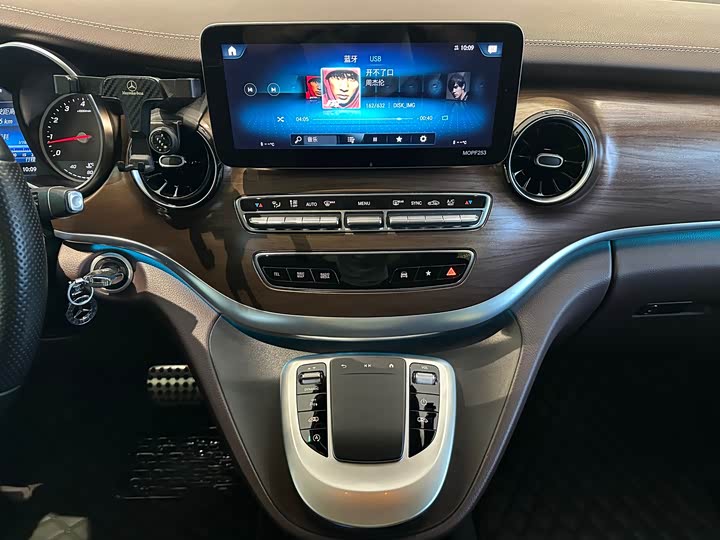 Фото 8 - Mercedes-Benz V-Class