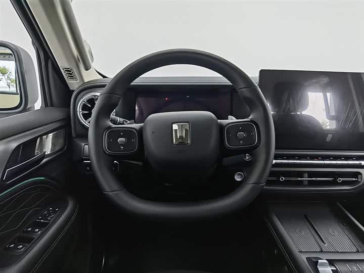 Фото 11 - Tank 300 Hybrid