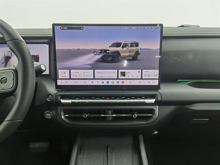 Фото 12 - Tank 300 Hybrid