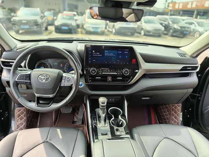 Фото 10 - Toyota Highlander