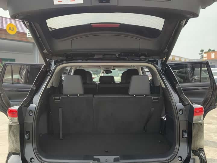 Фото 11 - Toyota Highlander