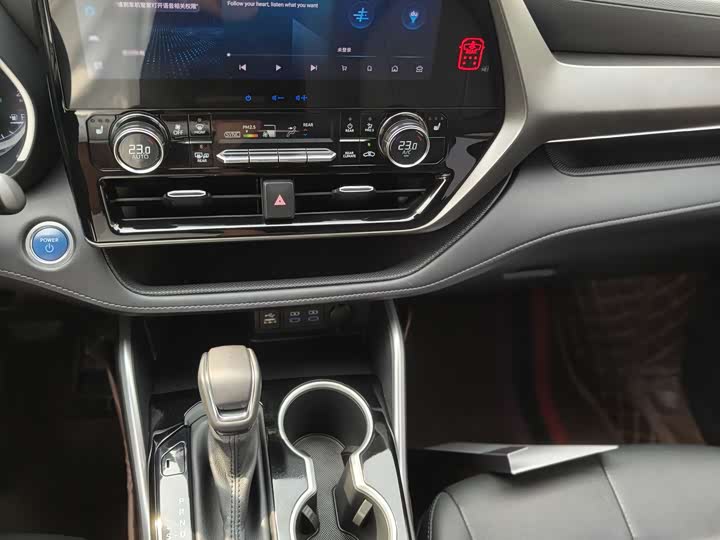 Фото 15 - Toyota Highlander