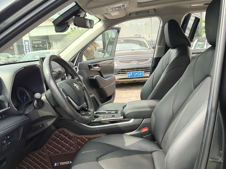 Фото 8 - Toyota Highlander