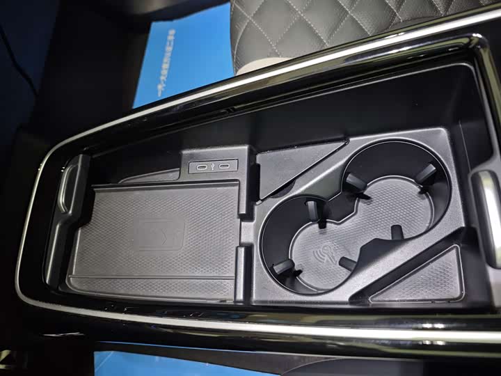 Фото 21 - Volkswagen ID.6 Crozz