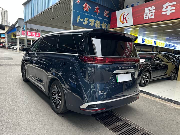 Фото 6 - Denza D9