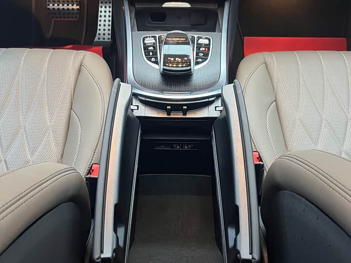 Фото 16 - Mercedes-Benz G-Class AMG