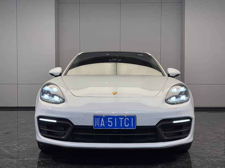 Фото 2 - Porsche Panamera