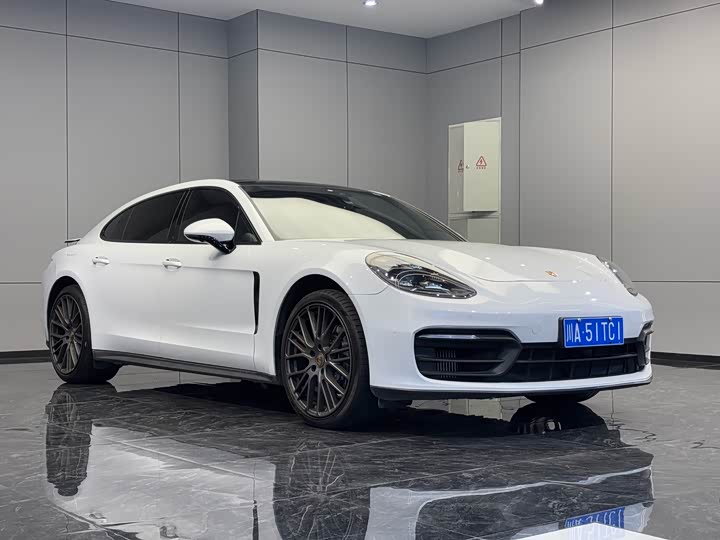 Фото 3 - Porsche Panamera