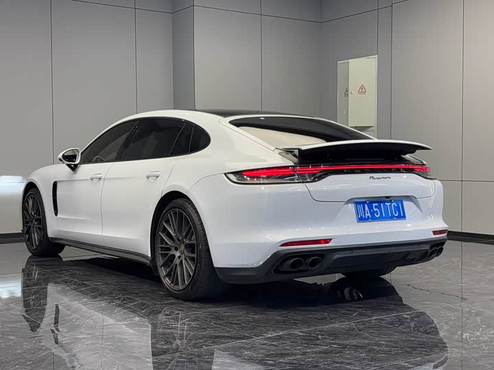 Фото 6 - Porsche Panamera