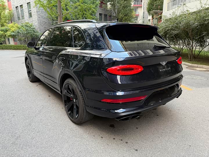 Фото 11 - Bentley Bentayga