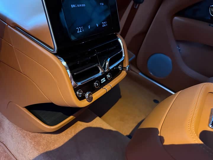 Фото 8 - Bentley Bentayga