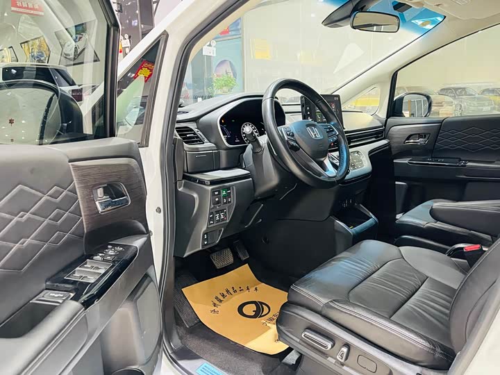 Фото 4 - Honda Elysion