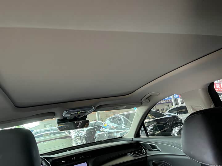 Фото 10 - Hongqi H5