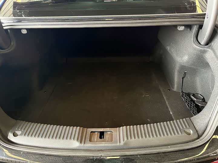 Фото 12 - Hongqi H5