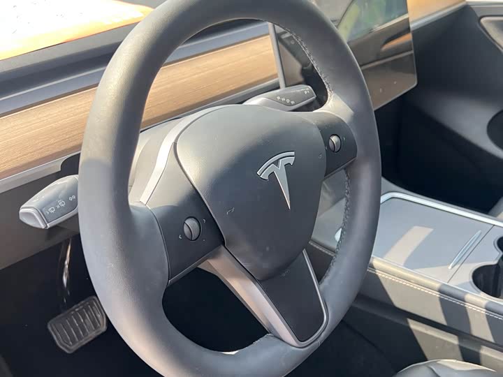 Фото 10 - Tesla Model Y