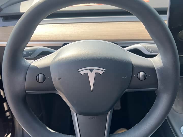 Фото 14 - Tesla Model Y