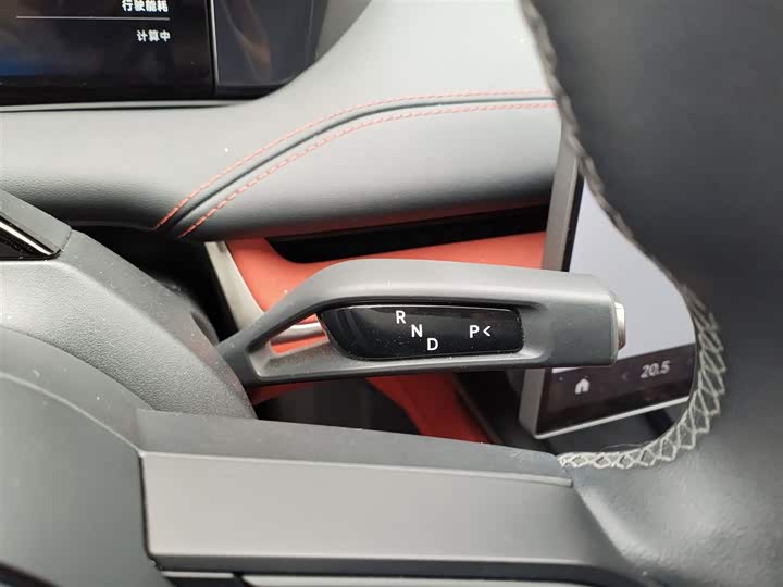 Фото 14 - Xiaomi SU7