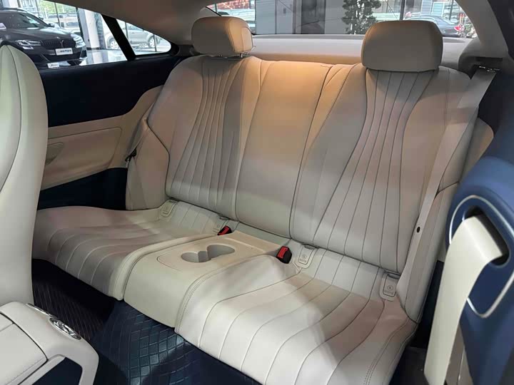 Фото 11 - Mercedes-Benz E-Class