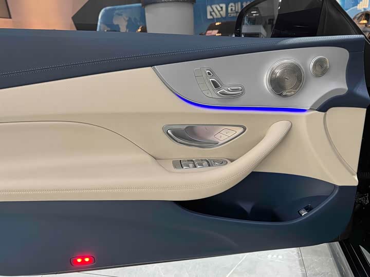 Фото 12 - Mercedes-Benz E-Class