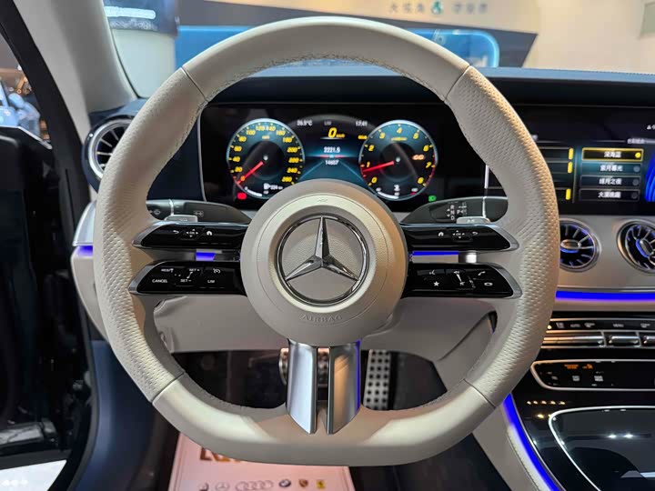 Фото 8 - Mercedes-Benz E-Class