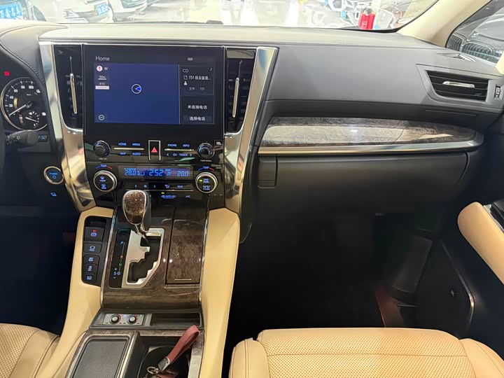 Фото 16 - Toyota Alphard