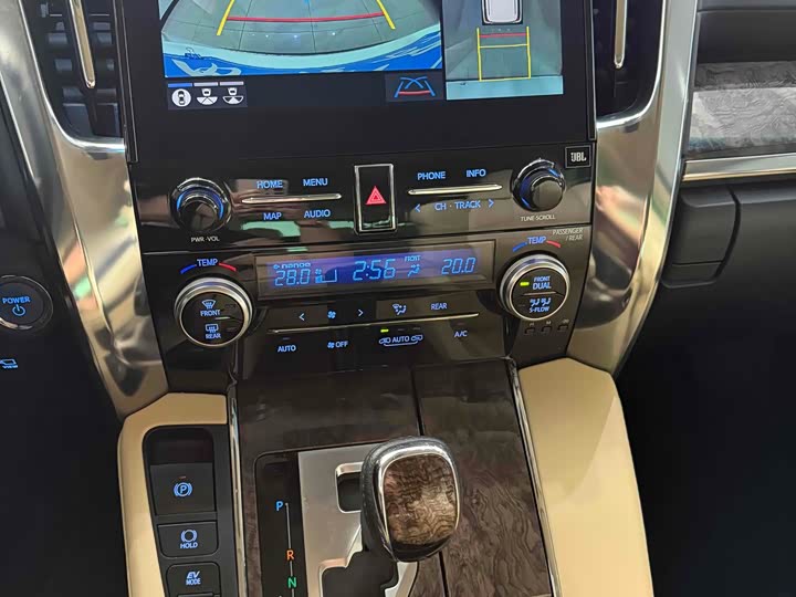 Фото 18 - Toyota Alphard