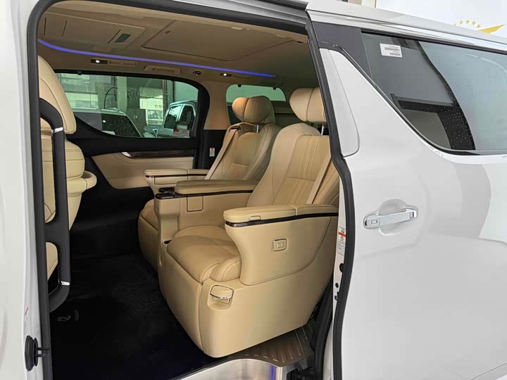 Фото 8 - Toyota Alphard