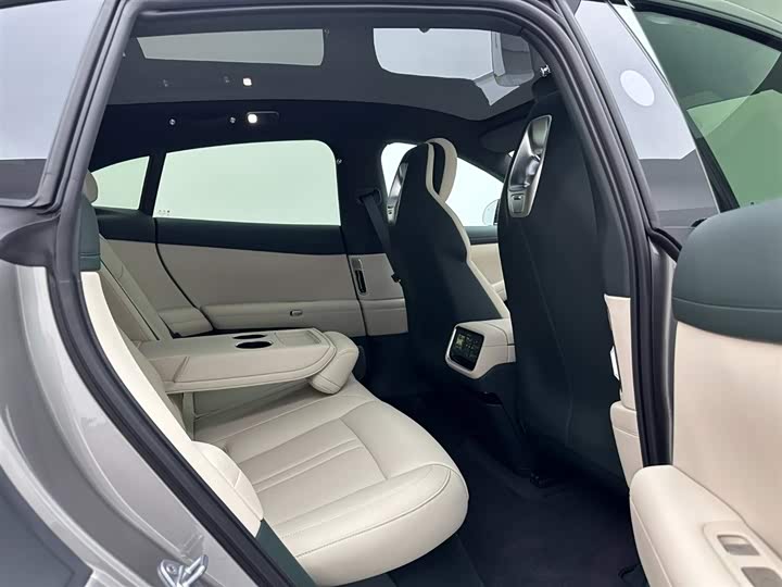 Фото 19 - Xiaomi YU7