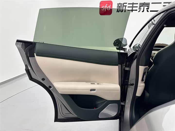 Фото 21 - Xiaomi YU7