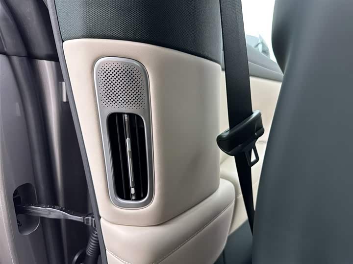 Фото 22 - Xiaomi YU7