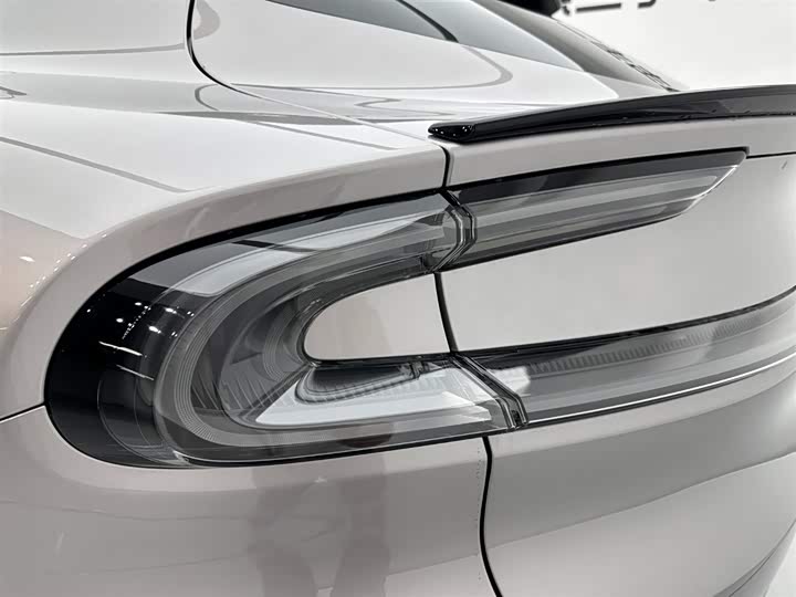 Фото 29 - Xiaomi YU7