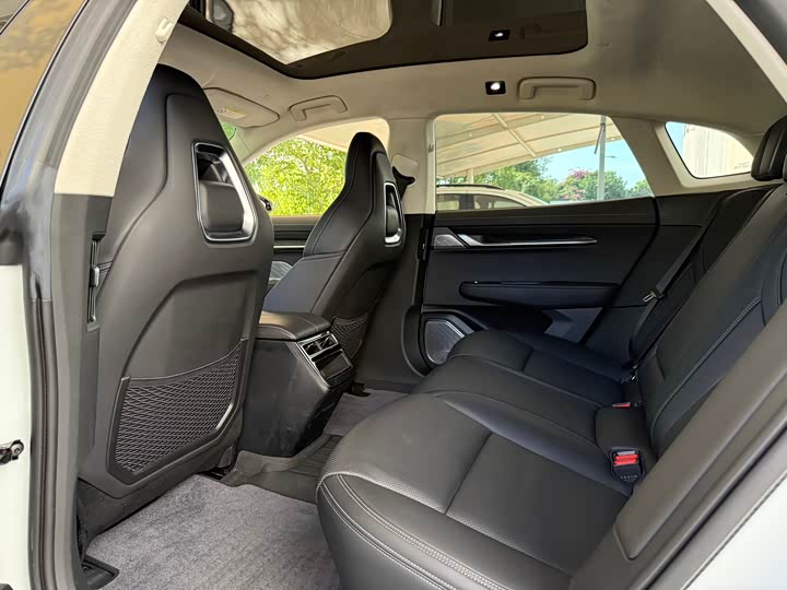 Фото 10 - Zeekr 001