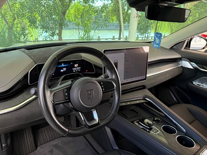 Фото 15 - Zeekr 001