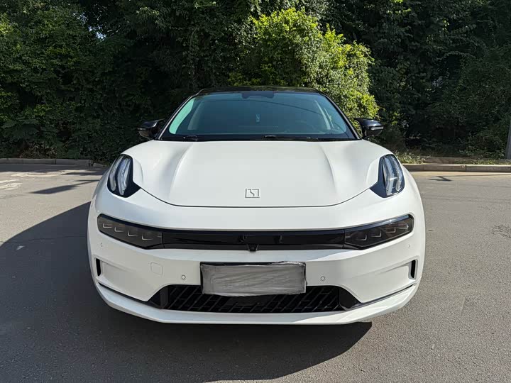 Фото 2 - Zeekr 001