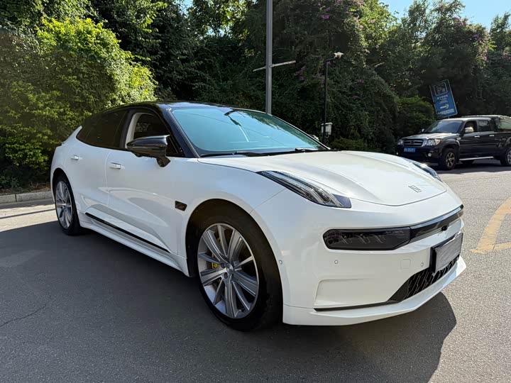 Фото 3 - Zeekr 001