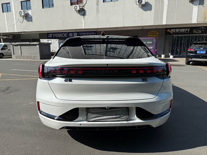 Фото 7 - Zeekr 001