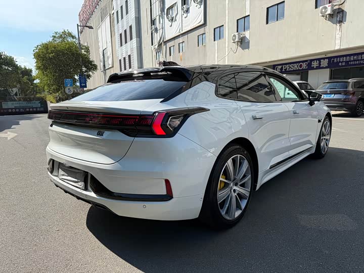 Фото 8 - Zeekr 001