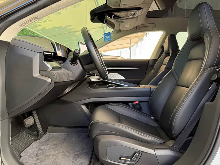 Фото 9 - Zeekr 001